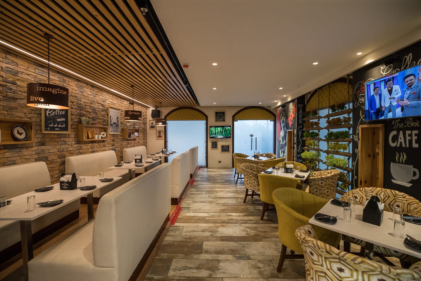 Cafe Hugs with Mugs interior