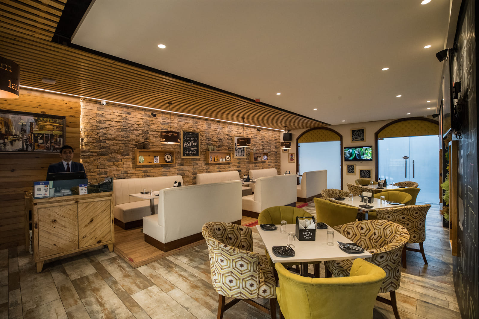 La-Zafferano restaurant seating